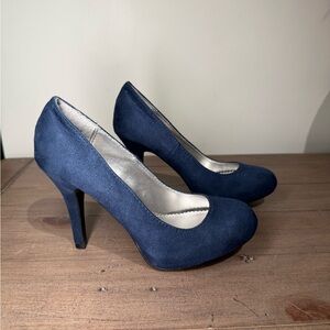 FIONI Blue Suede Heels